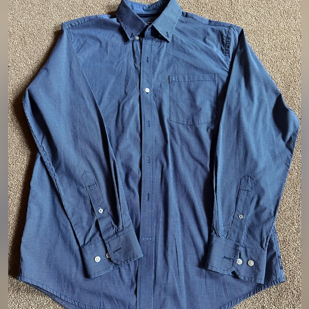 Izod men’s blue check button down medium